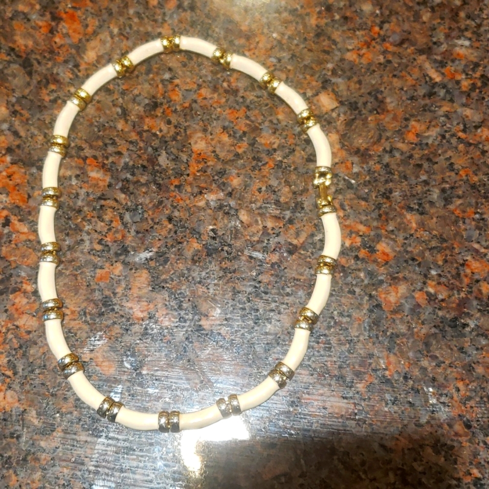 Ladies necklace